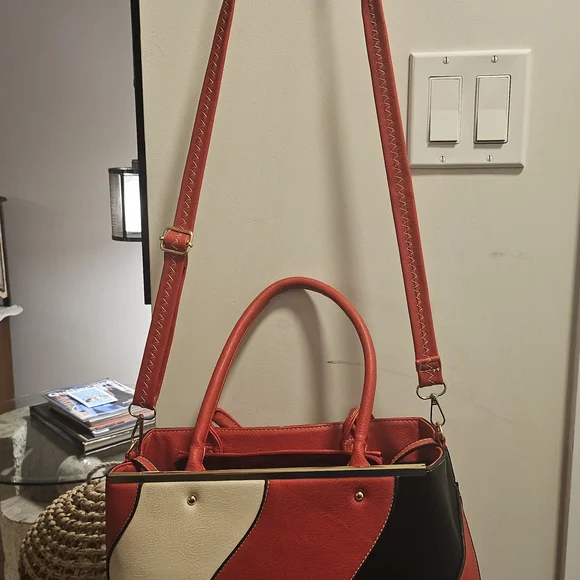 Unique Red Patterned Bag - Picture 3 of 4